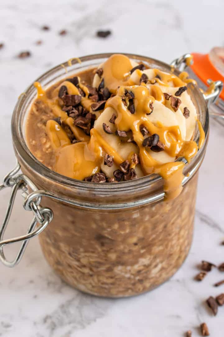 Chocolate Peanut Butter Overnight Oats - Cooking With Ayeh