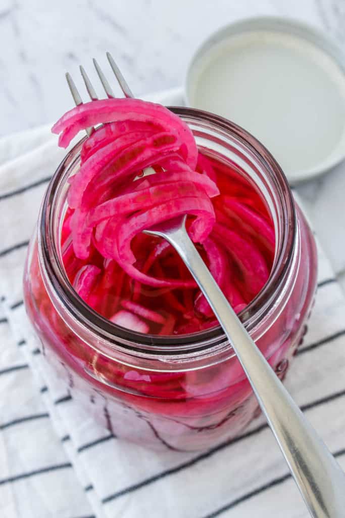 Quick Pickled Onions (5 Minutes) - Cooking With Ayeh