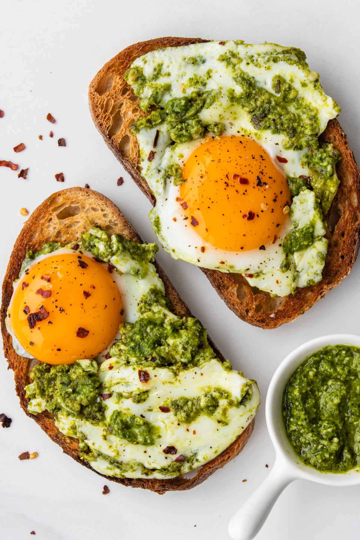 Toasted Pesto Egg Breakfast Sandwiches