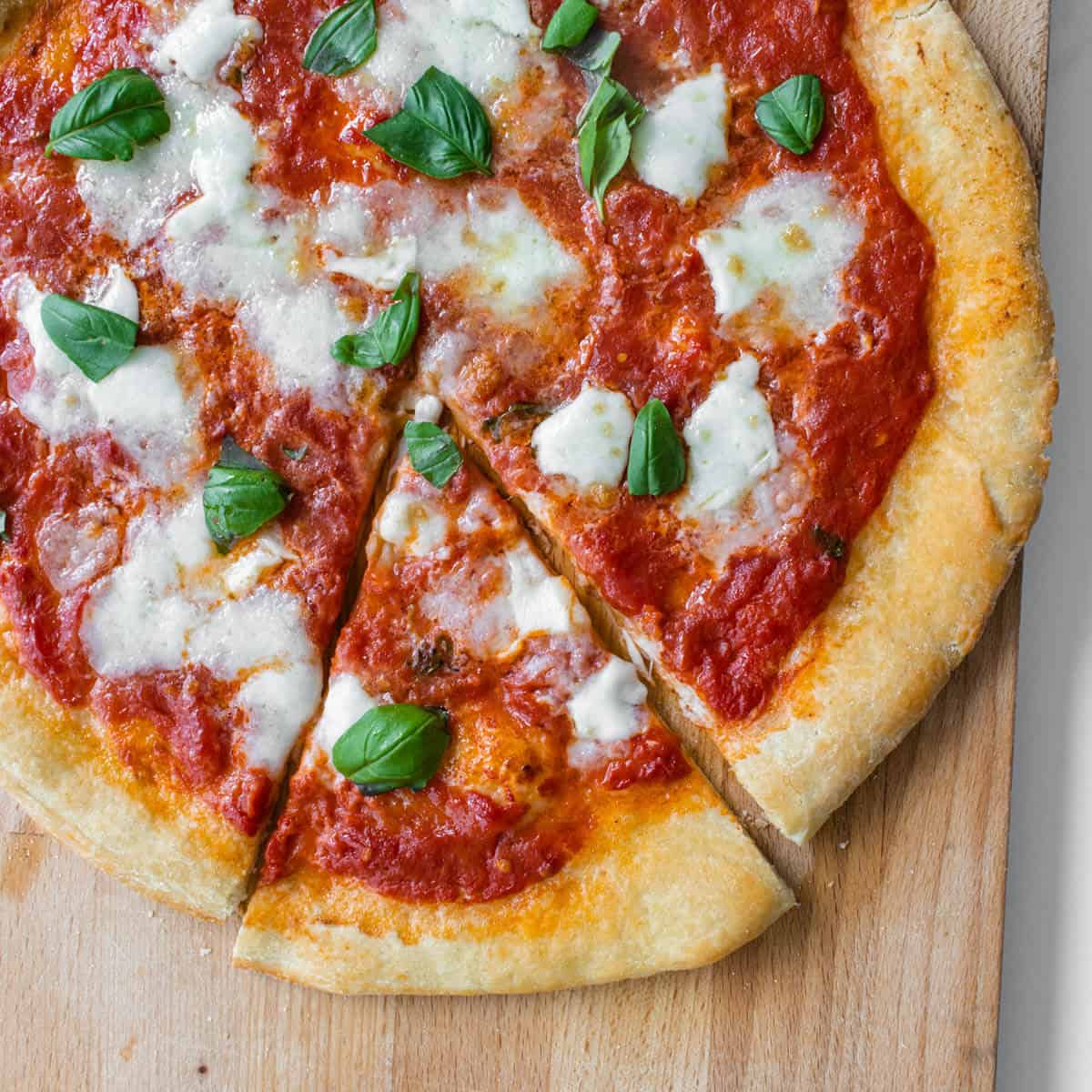 Итальянец с пиццей