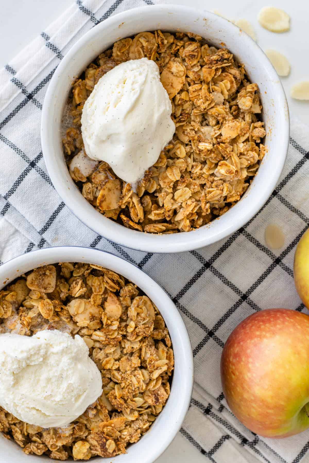 Healthy Apple Crumble - Cooking With Ayeh