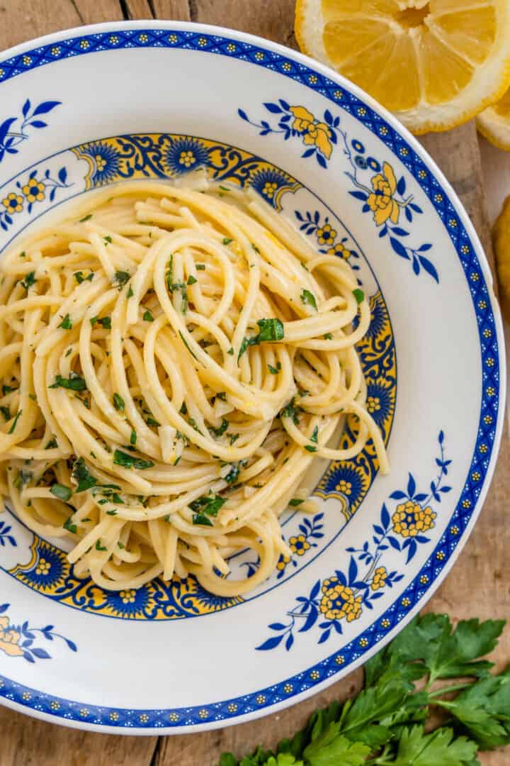 Lemon Garlic Pasta (Pasta Al Limone) - Cooking With Ayeh