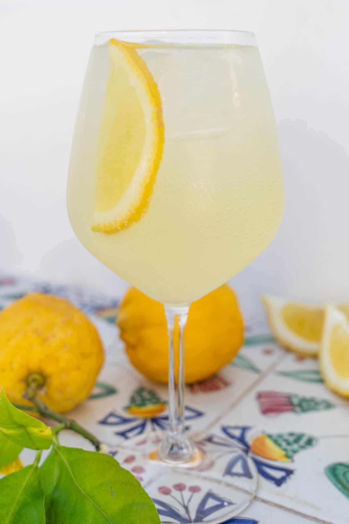 https://cookingwithayeh.com/wp-content/uploads/2022/07/Limoncello-Spritz-1.jpg