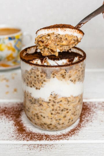 Tiramisu Overnight Oats - Cooking With Ayeh