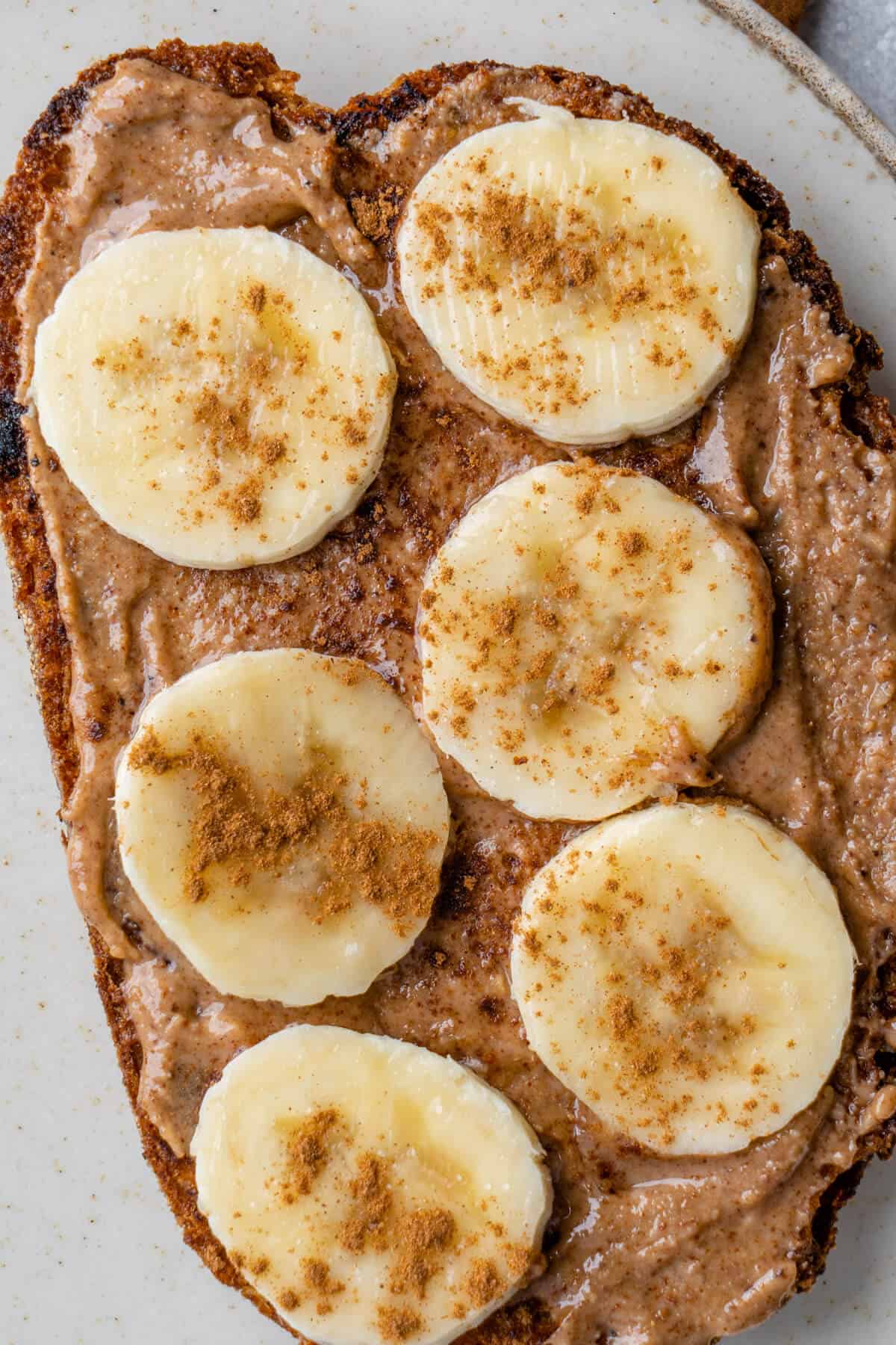 Toast with almond butter, banana and cinnamon