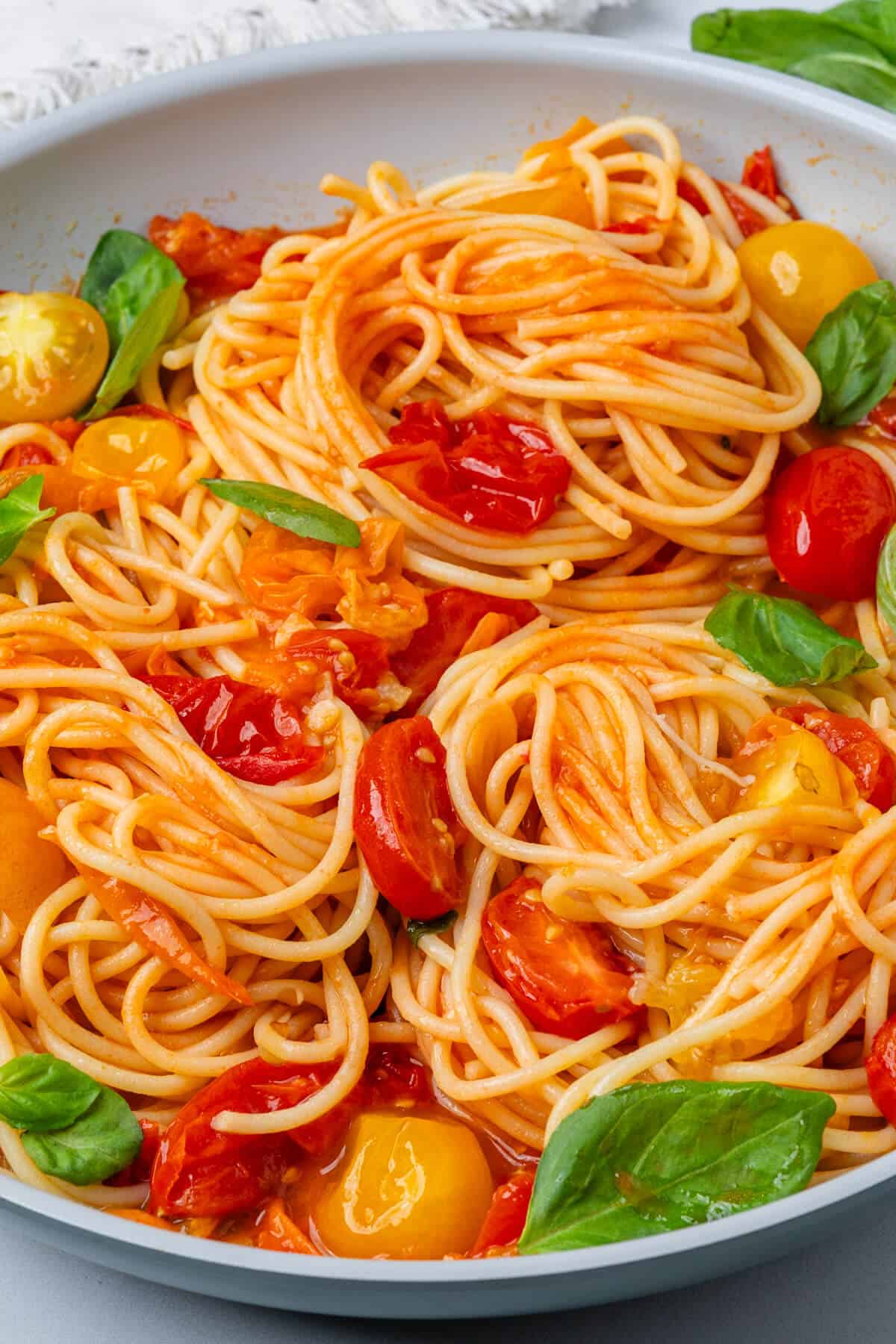 Quick cherry tomato sauce pasta