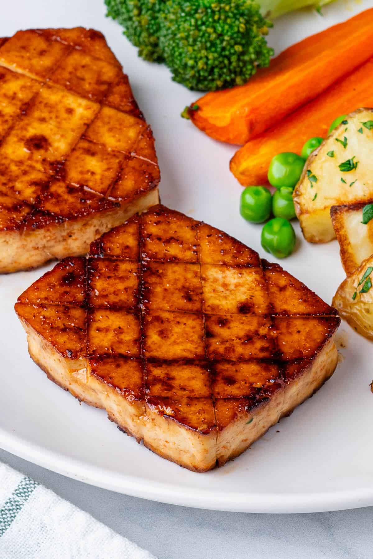 Tofu steak served with veggies