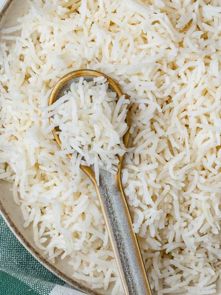 How to cook basmati rice with a spoon in a large plate