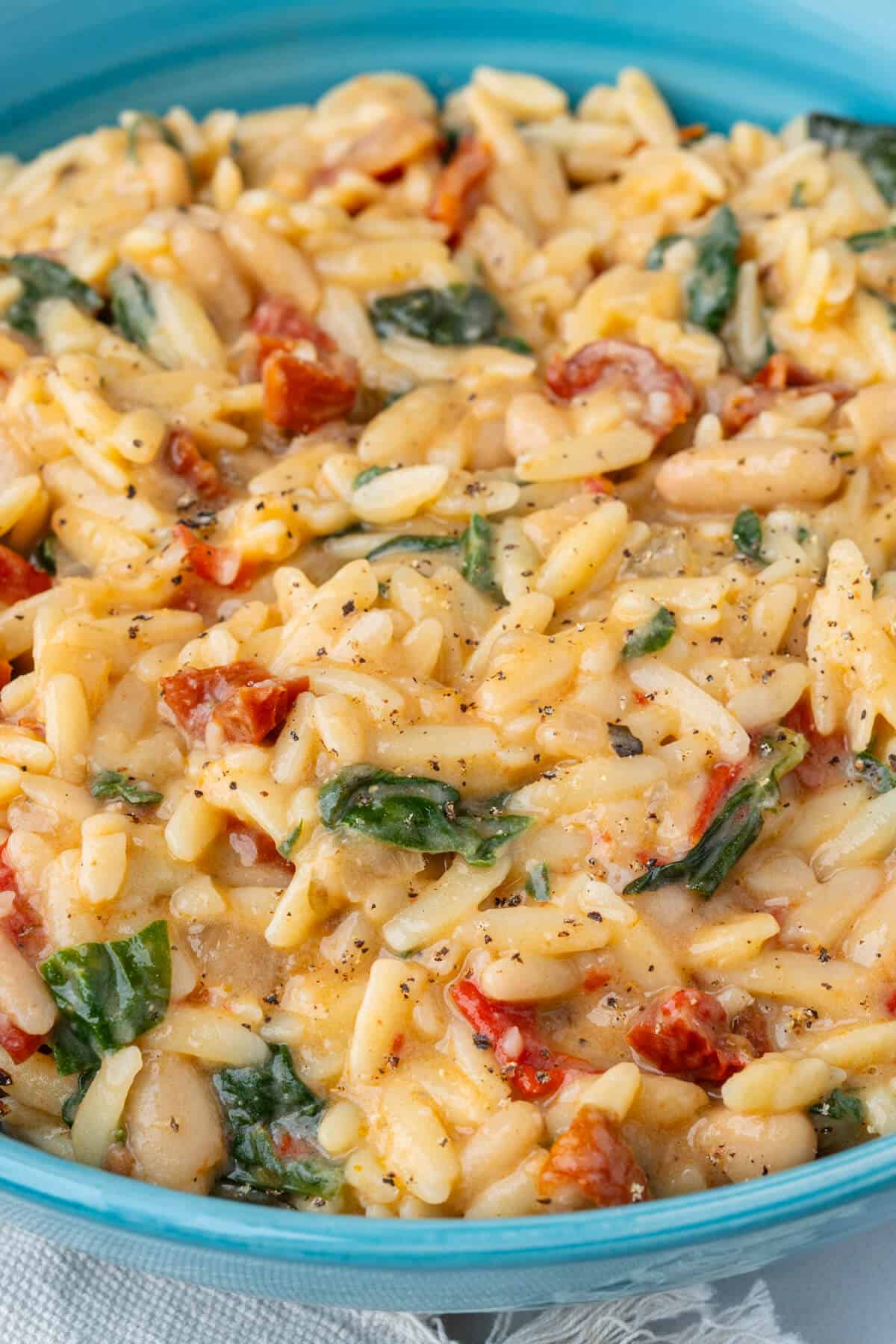 Creamy bowl of pasta with cracked pepper on top