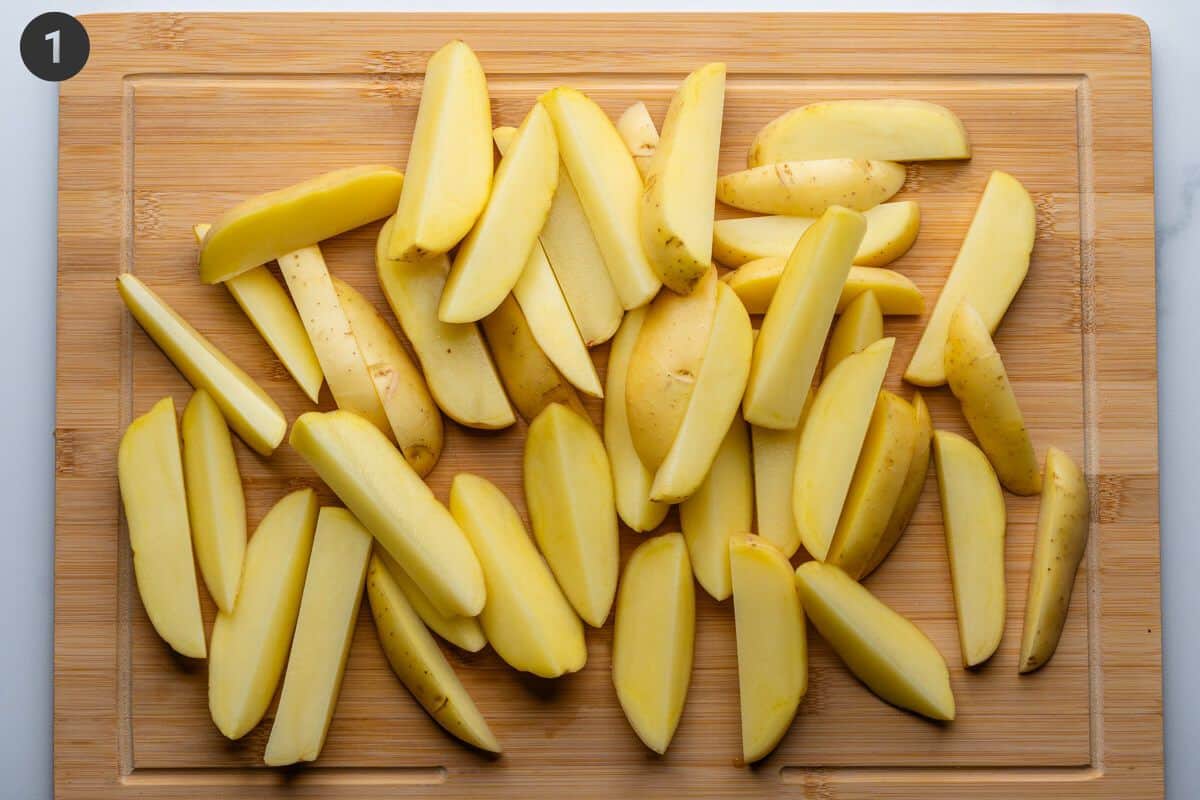 Potatoes chop into wedges