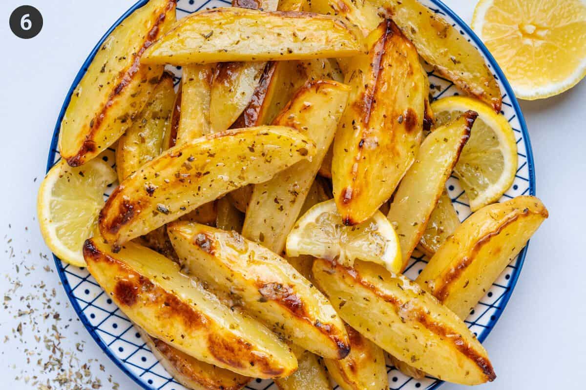 Final potatoes served in a bowl with fresh lemon slices