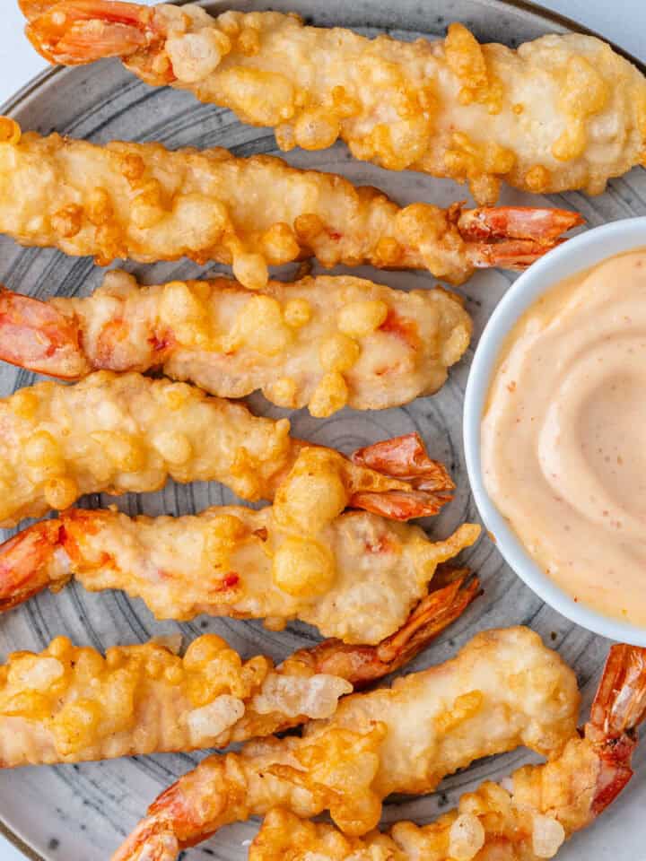 Shrimp tempura on a plate with sriracha aioli