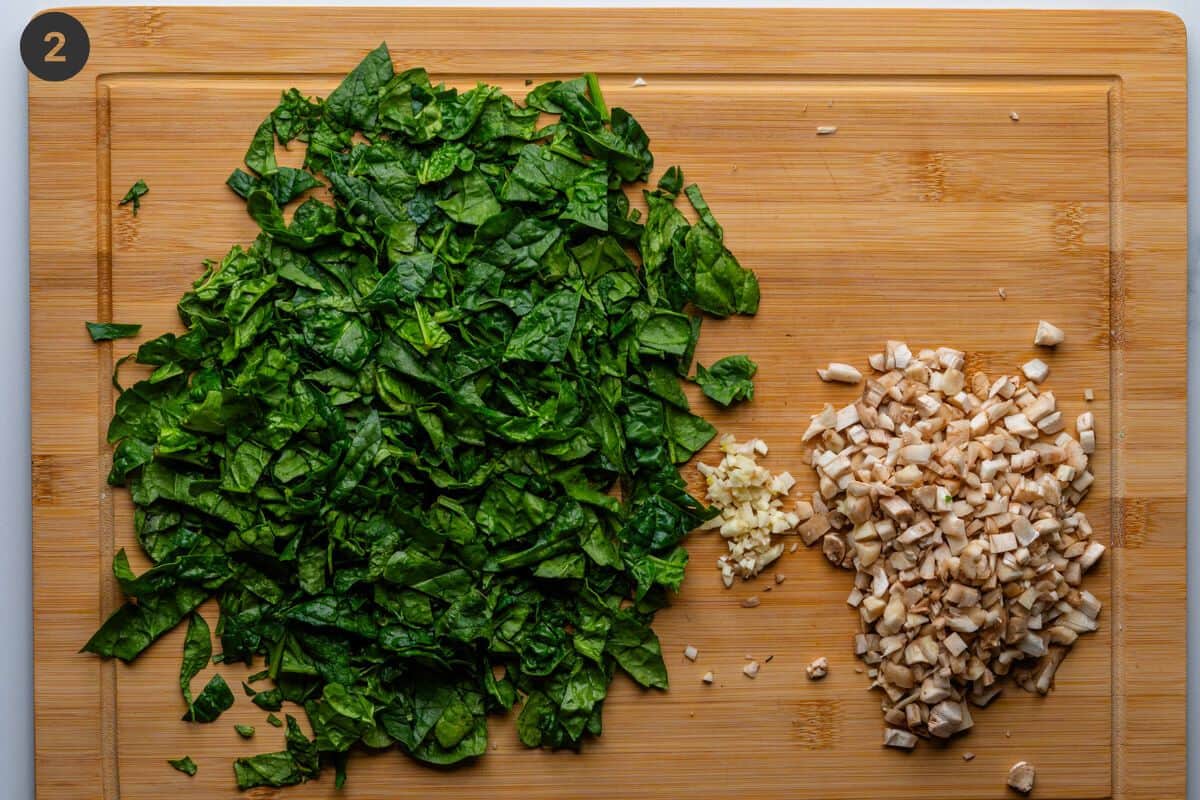 Spinach, mushrooms and garlic chopped