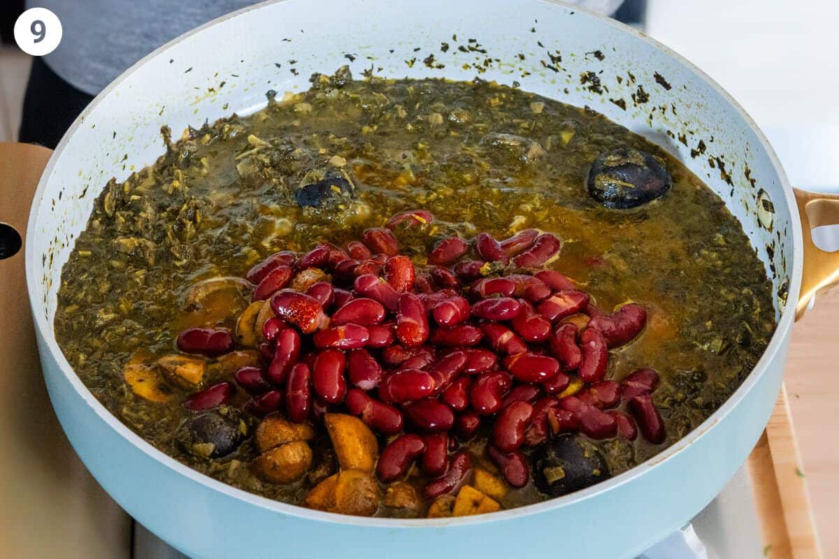 Mushrooms, red kidney beans added in the pan