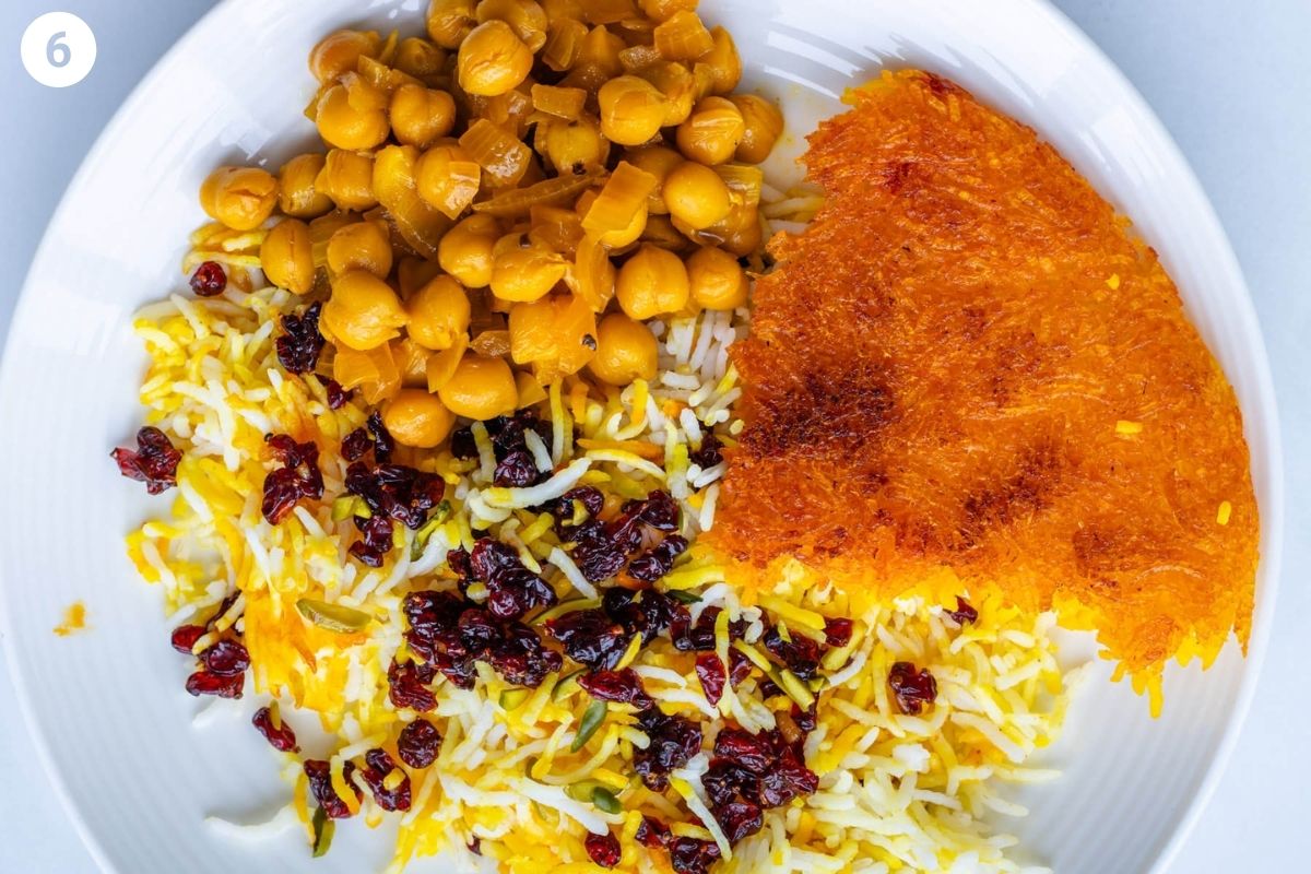 Final stew served on a plate with tahdig and Persian rice