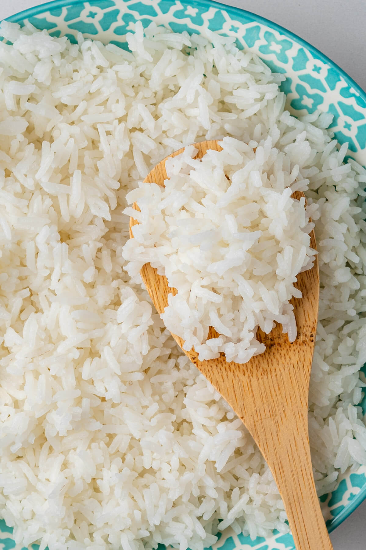 How to cook jasmine rice with a bowl and wooden spoon