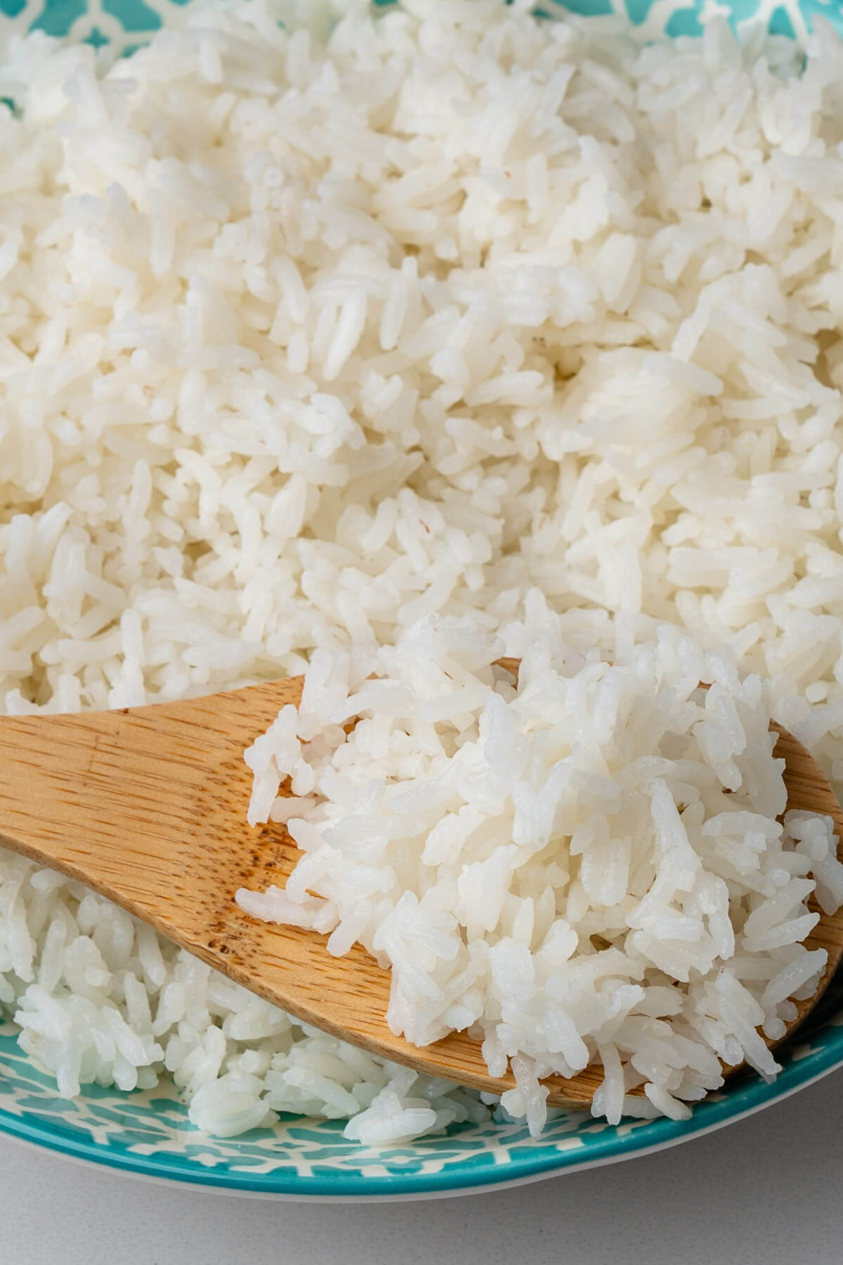 How to cook jasmine rice with a spoon in a bowl