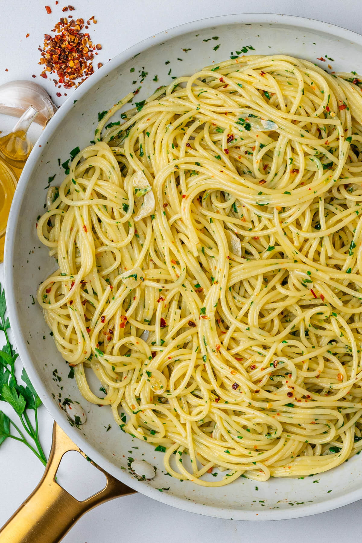 Spaghetti Aglio e Olio in a large pan