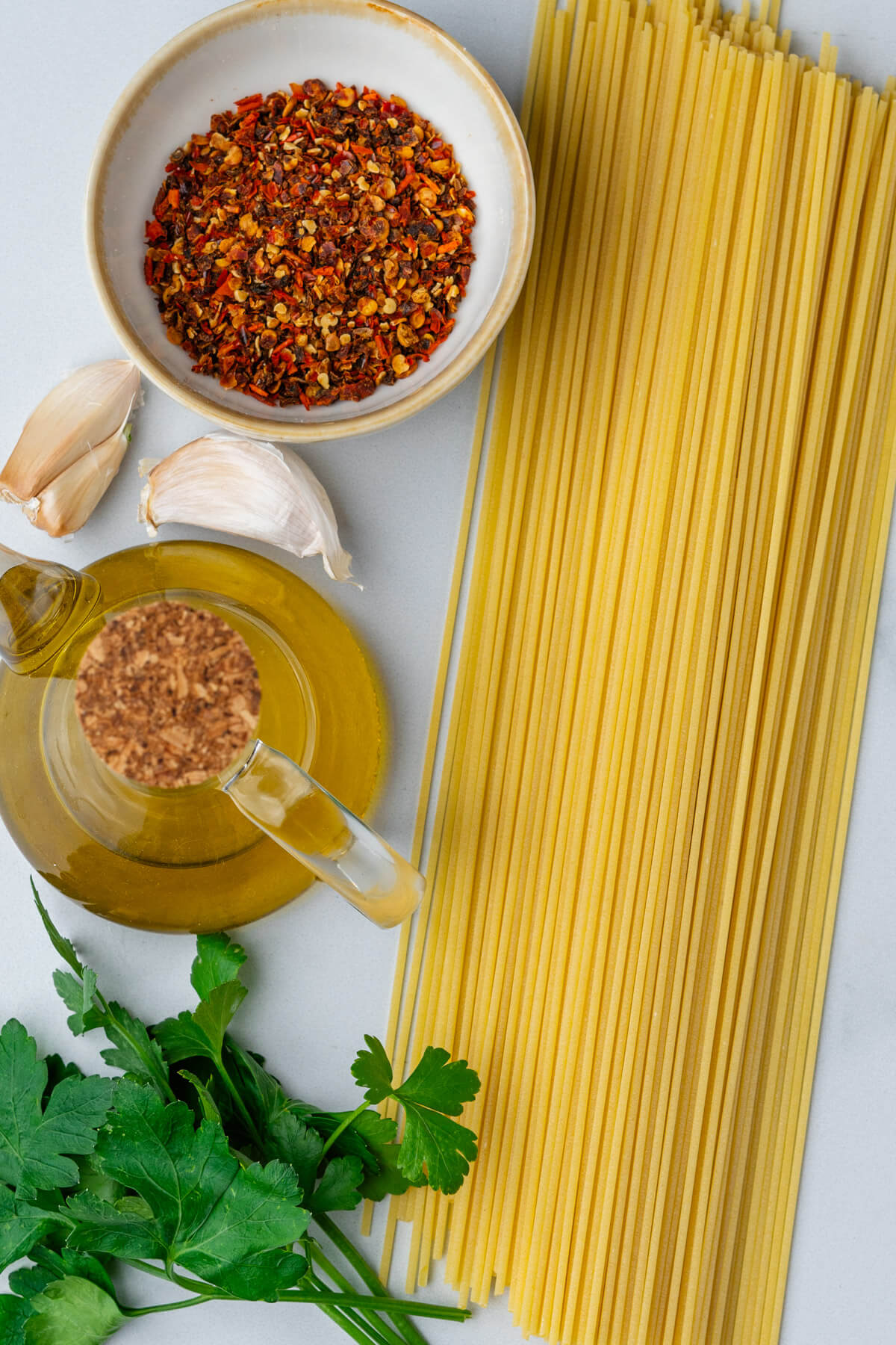 Ingredients used to make Aglio e Olio