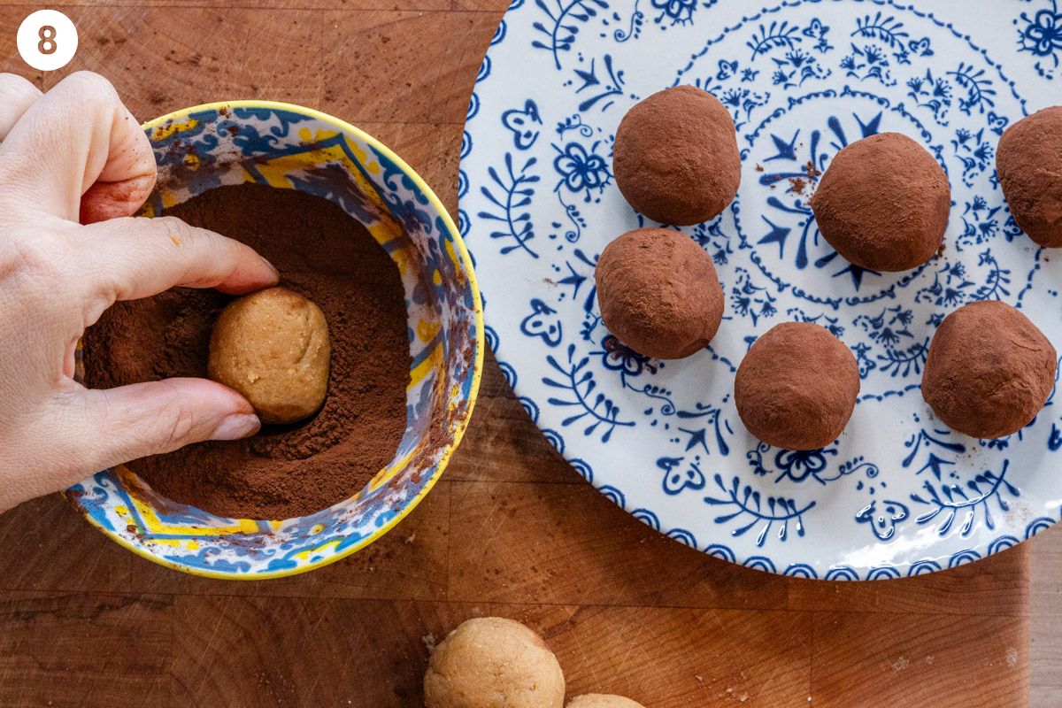 Truffle balls coated in cacao powder