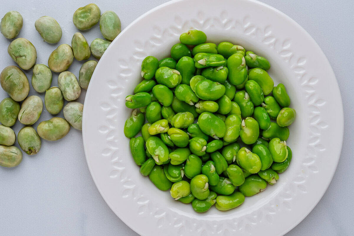 Board beans shelled and de-shelled on a plate