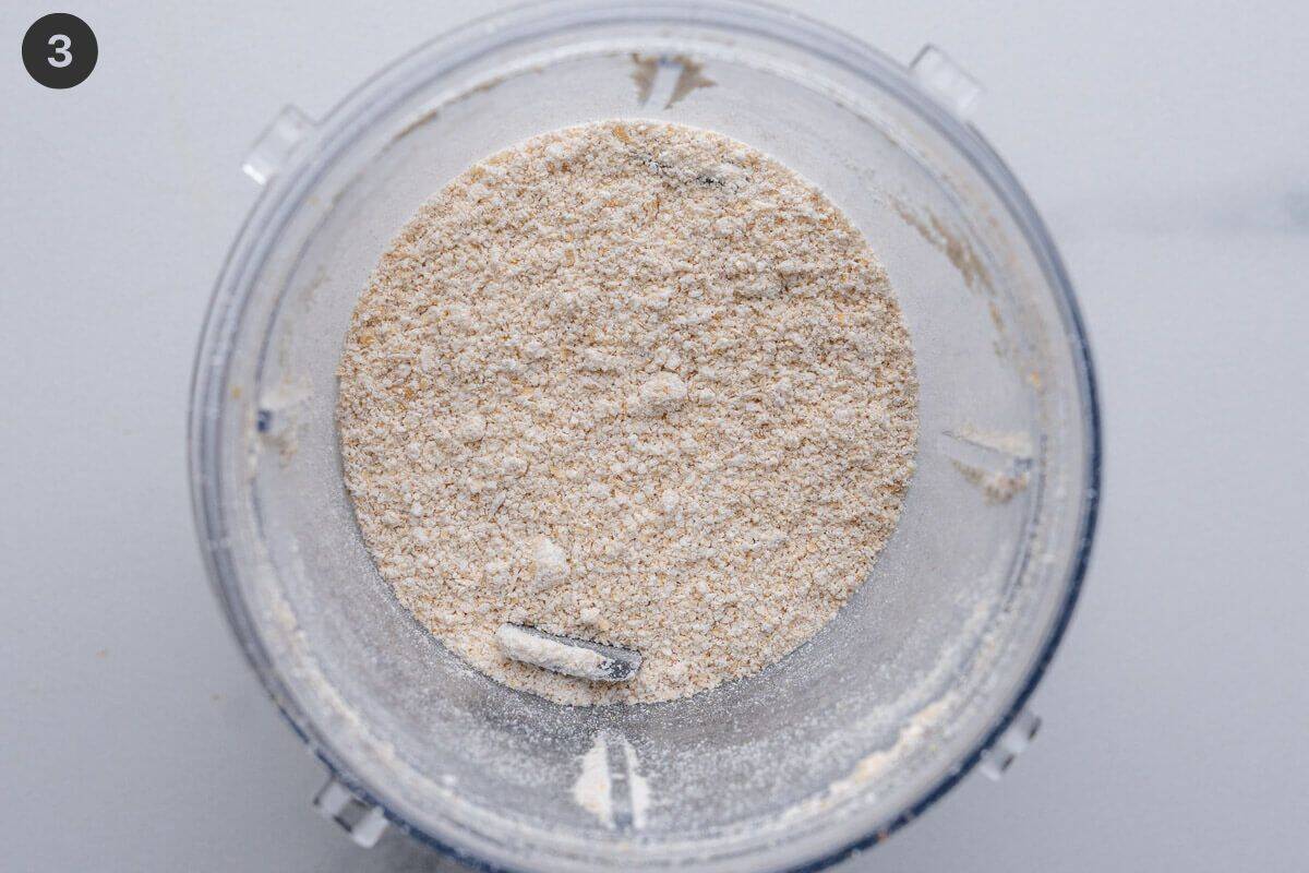 Oats blended to make oat flour