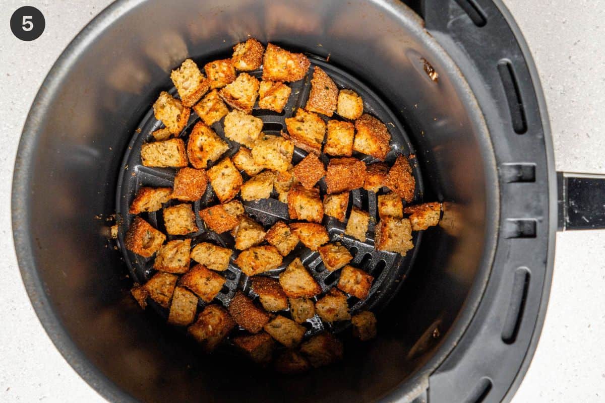 Croutons cooked in the air fryer