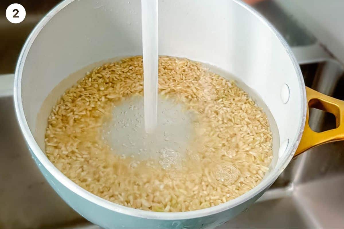 How to cook brown rice with rice being washed under the tap