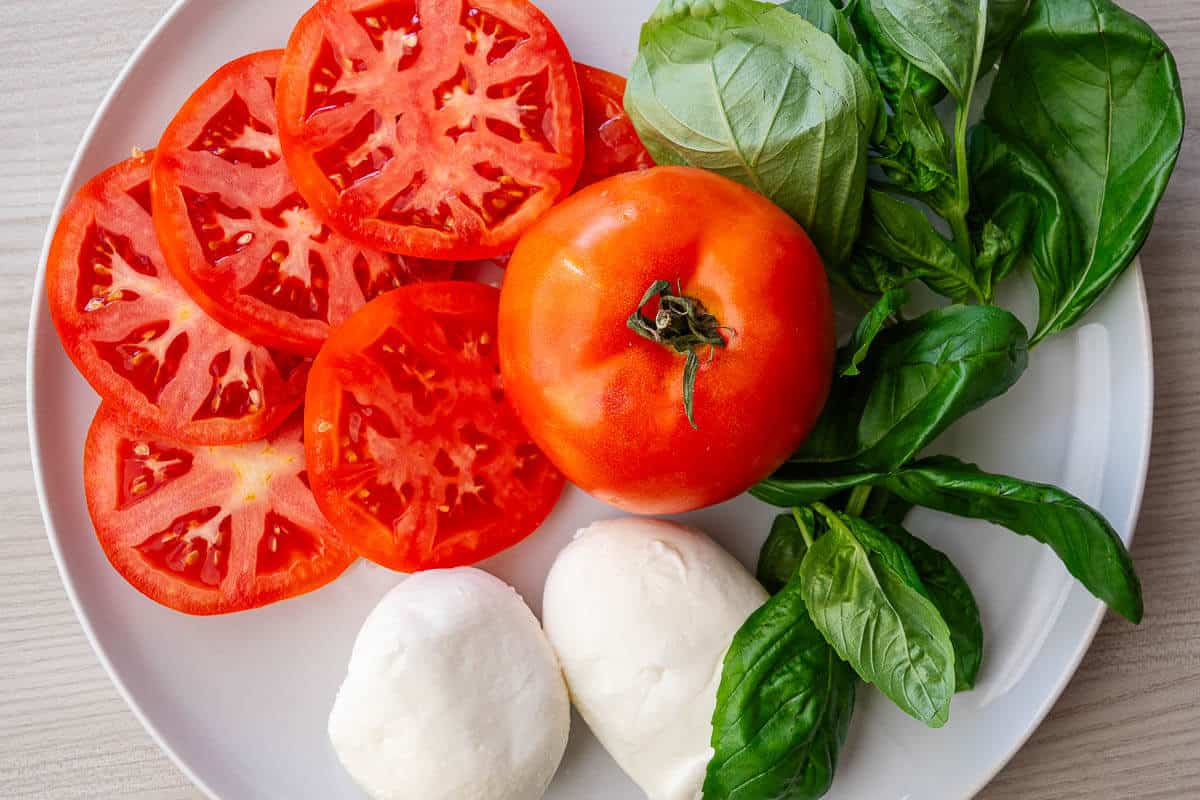 Ingredients used to make a caprese salad