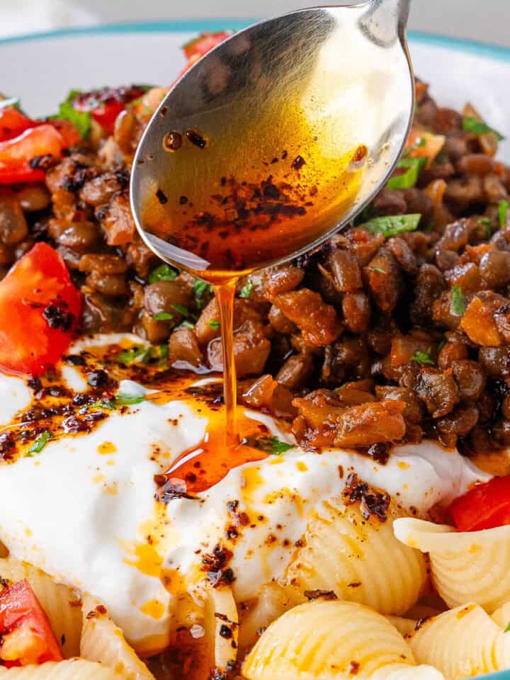 Spoon of aleppo pepper drizzled over Turkish Pasta
